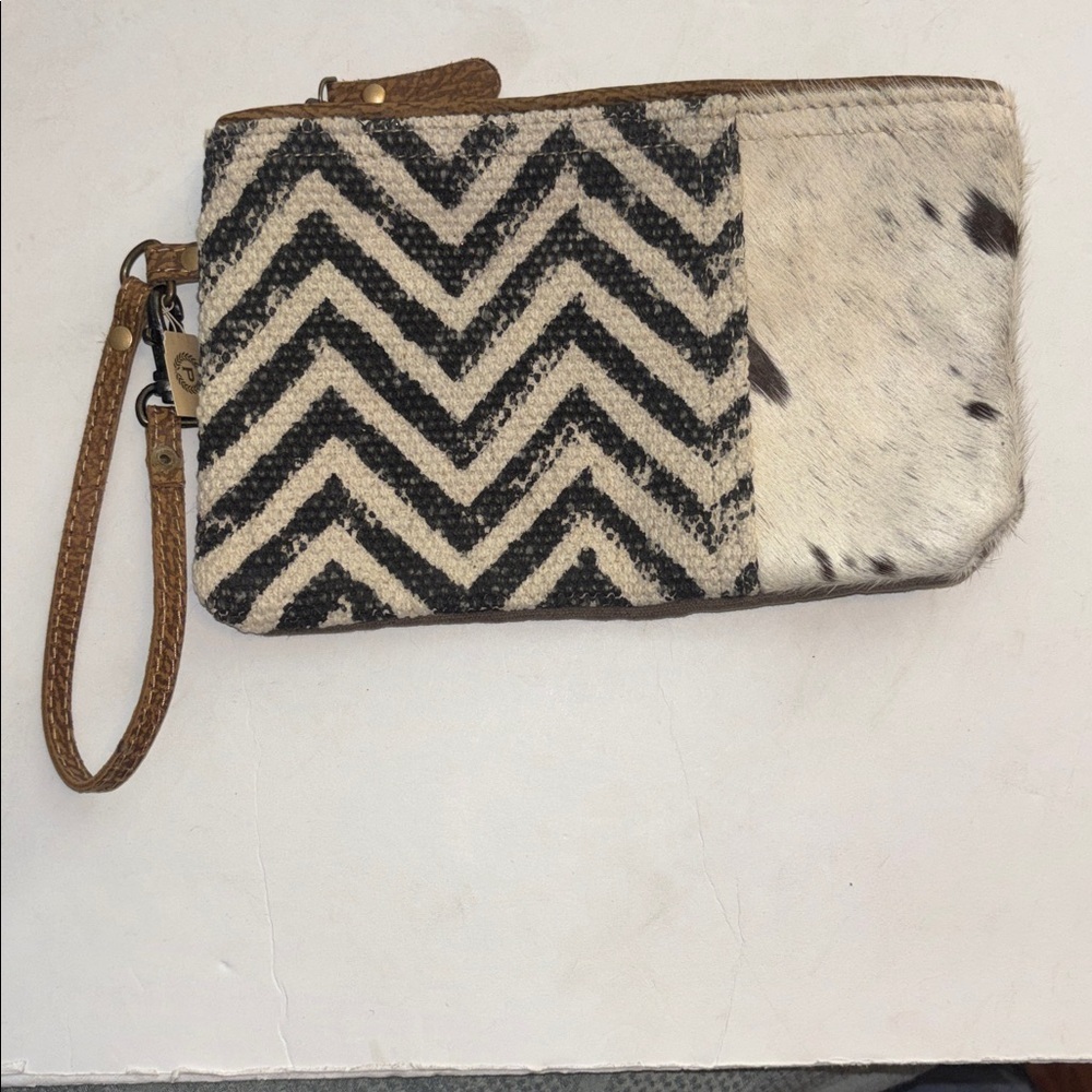 MYRA BAG CATS EYE WRISTLET W/COWHIDE AND CHEVRON PRINT CANVAS AND BROWN CANVAS